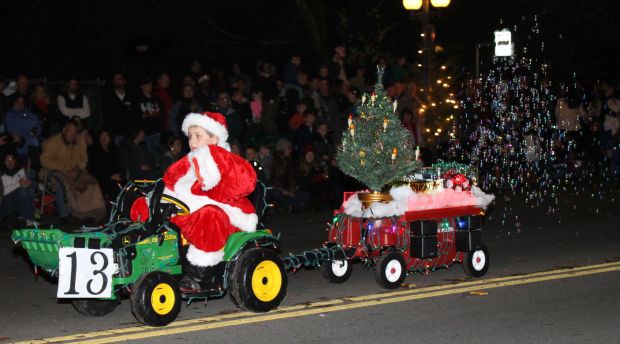 Little tractor brings snow to parade